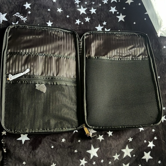 Victoria’s Secret laptop cover - Picture 2 of 5